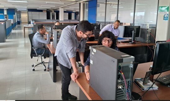 Facilitators constantly monitored participants’ activities and classmates discussed their practices. 4th Workshop. Bogota, Colombia, August, 2023.